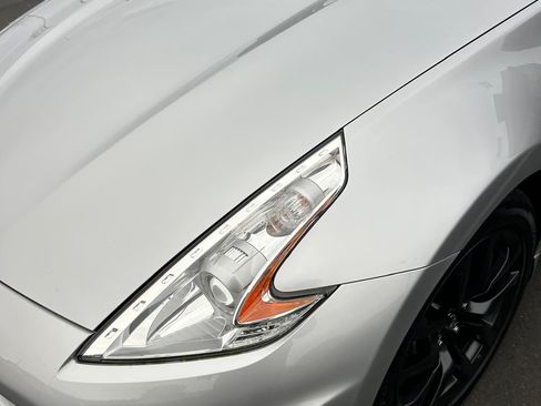 Used 2017 Nissan 370Z Coupe RWD image 14