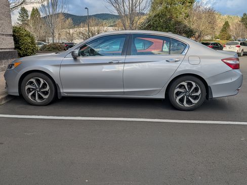 Used 2017 Honda Accord EX-L image 10