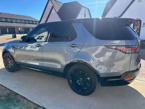 Used 2021 Land Rover Discovery S R-Dynamic image 11