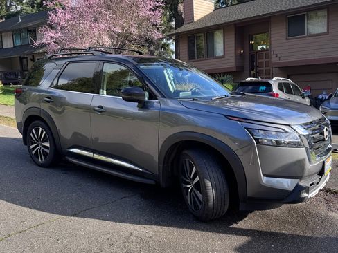 Used 2023 Nissan Pathfinder Platinum w/ Lighting Package (N93) image 11