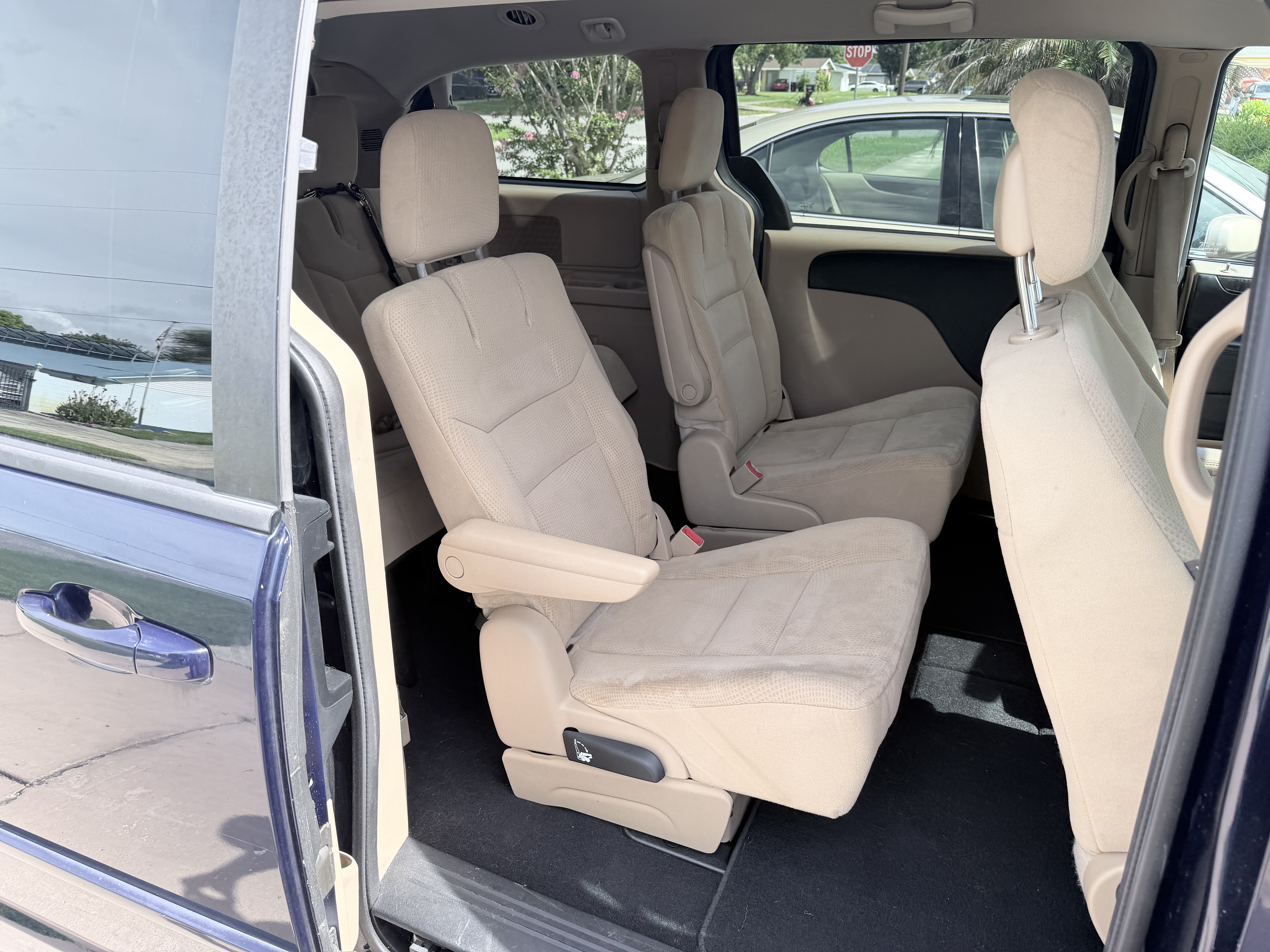 Used 2015 Dodge Grand Caravan SXT FWD image 22