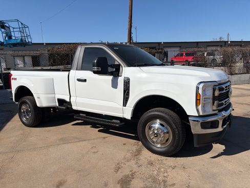 Used 2024 Ford F350 XLT w/ Camper Package image 2