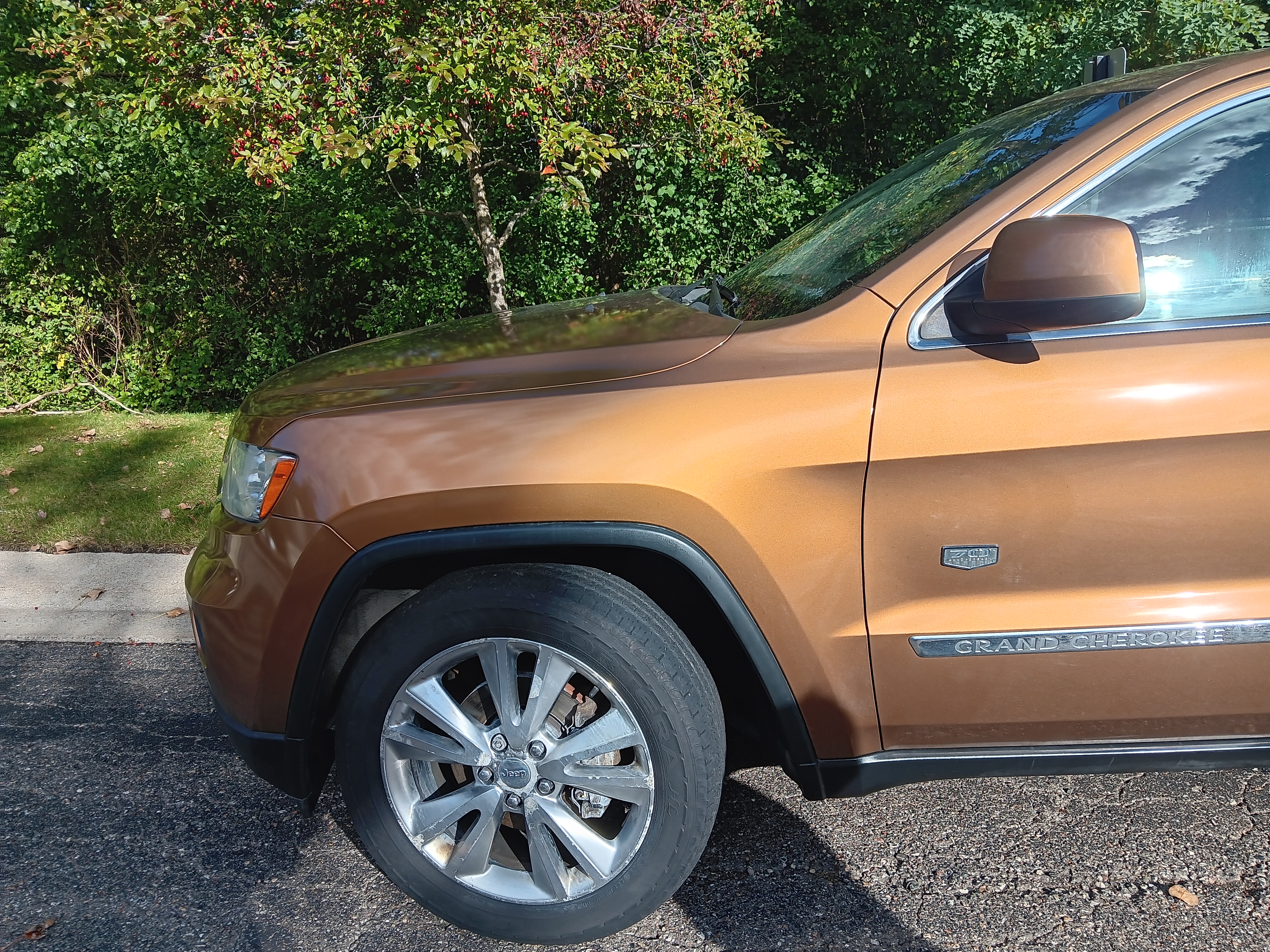 Used 2011 Jeep Grand Cherokee 70th Anniversary AWD/4WD image 6