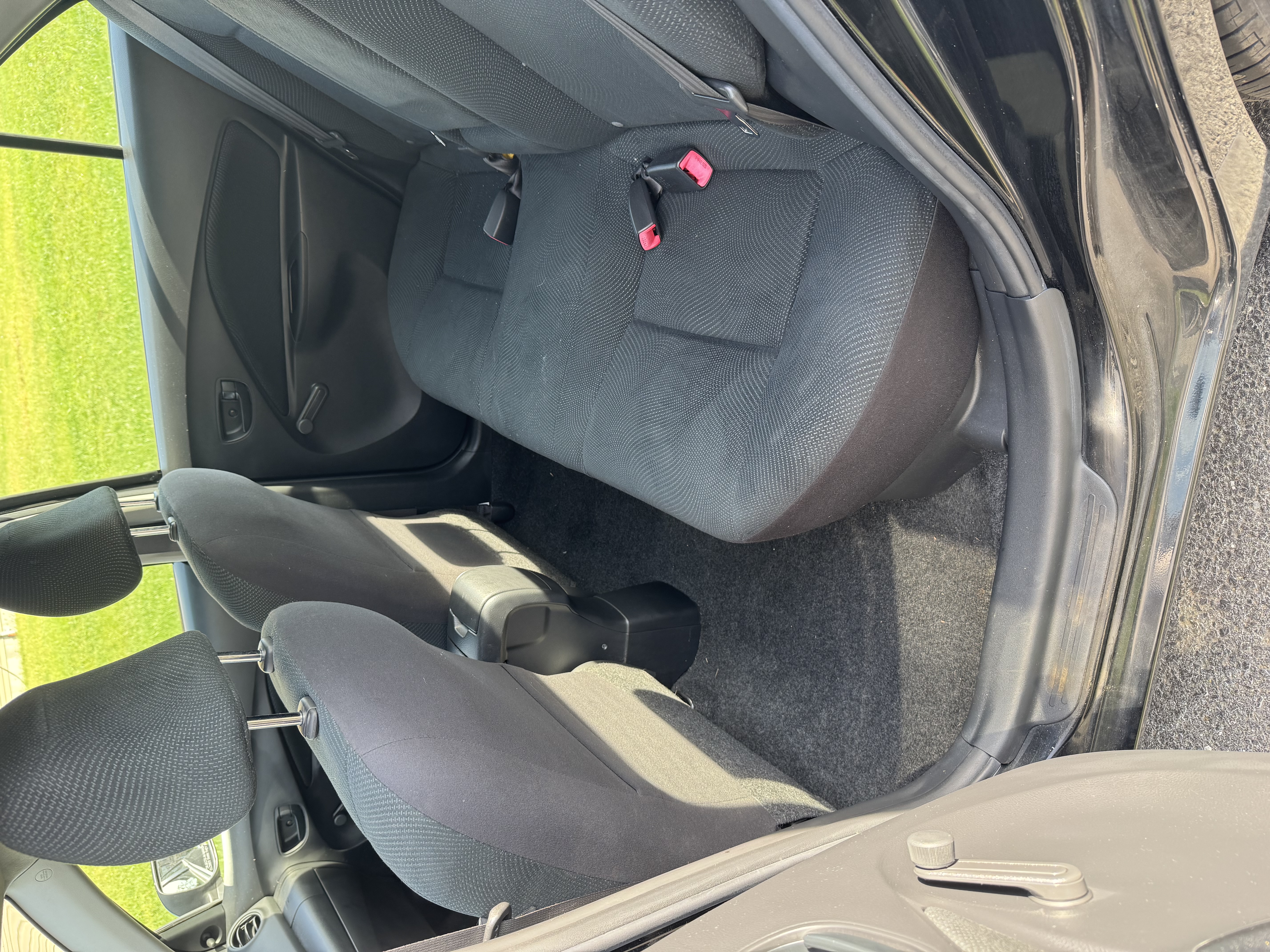 Used 2010 Toyota Yaris Sedan w/ Convenience Pkg FWD image 11