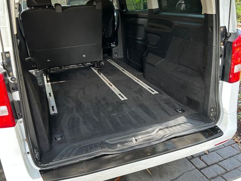 Used 2022 Mercedes-Benz Metris Passenger image 13