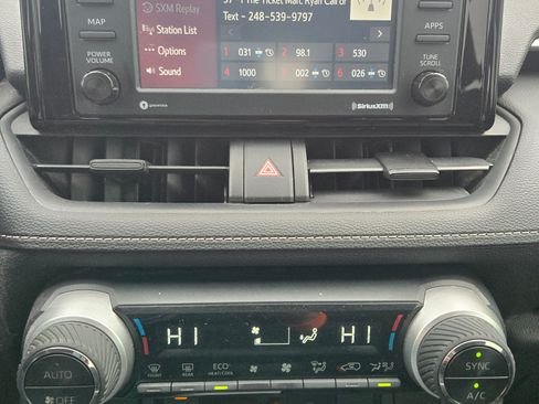 Used 2021 Toyota RAV4 XLE w/ Convenience Package image 9