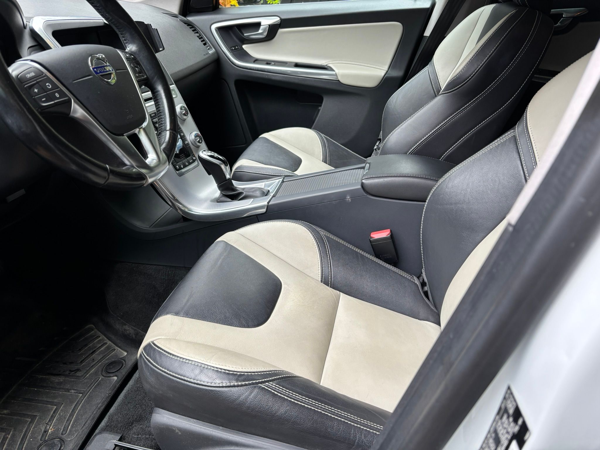 Used 2017 Volvo XC60 T5 Dynamic w/ Preferred Option Package AWD/4WD image 9