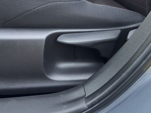 Used 2023 Toyota Corolla SE w/ SE Package image 22