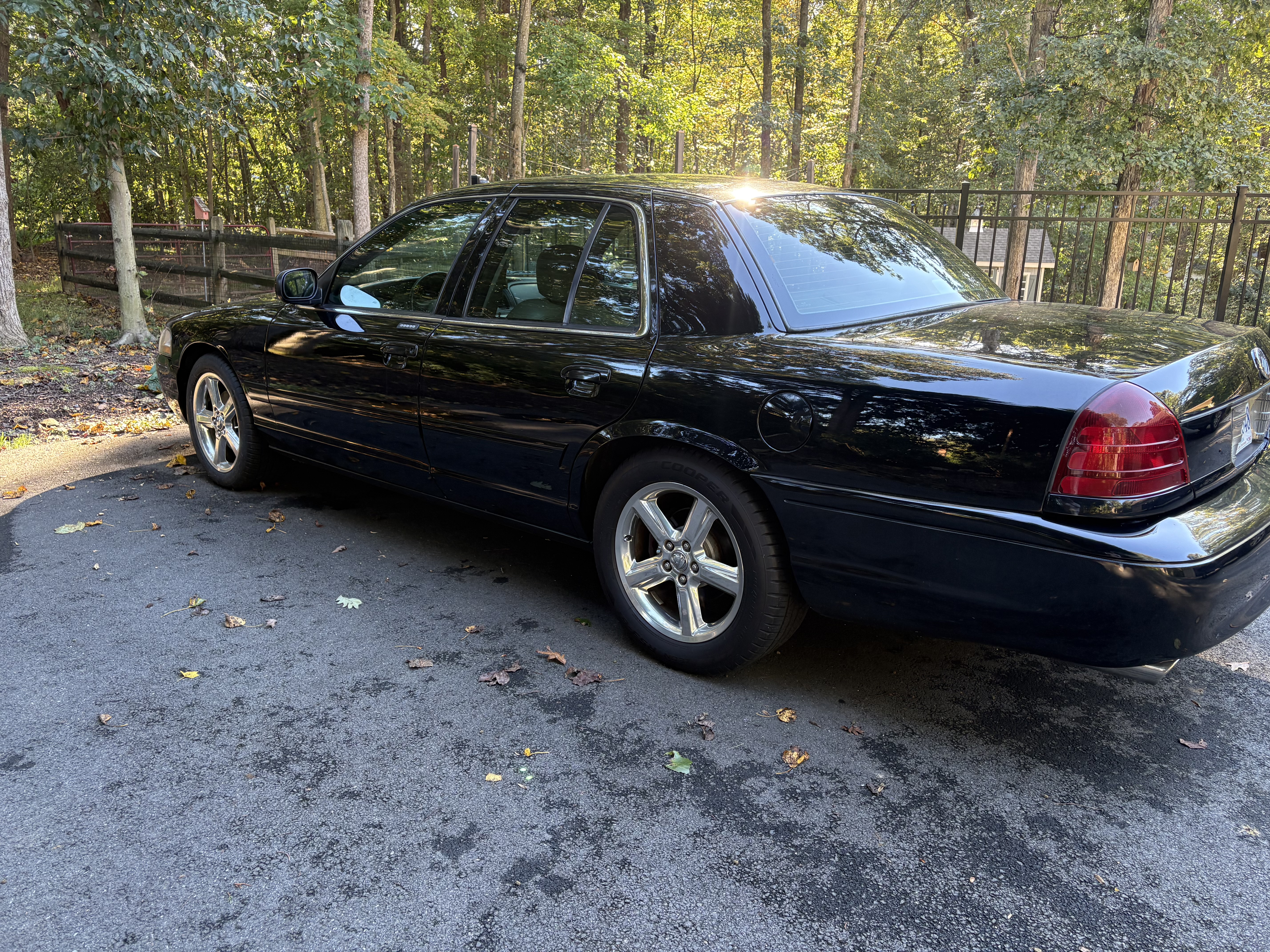 Used 2004 Mercury Marauder RWD image 2