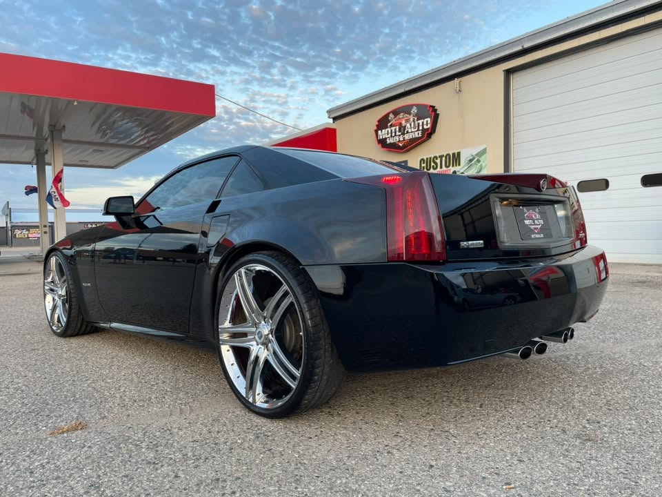 Used 2004 Cadillac XLR RWD image 15