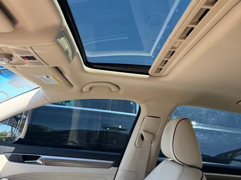 Used 2018 Volkswagen Passat 2.0T SE w/ SE Lighting Package image 11