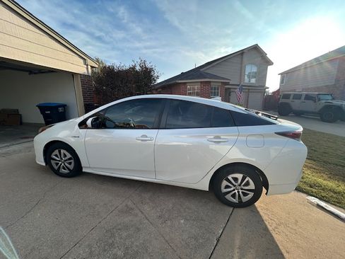 Used 2017 Toyota Prius Three Touring image 4