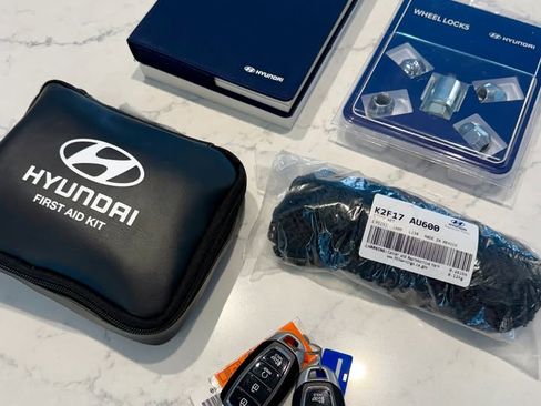 Used 2024 Hyundai Venue SEL image 15