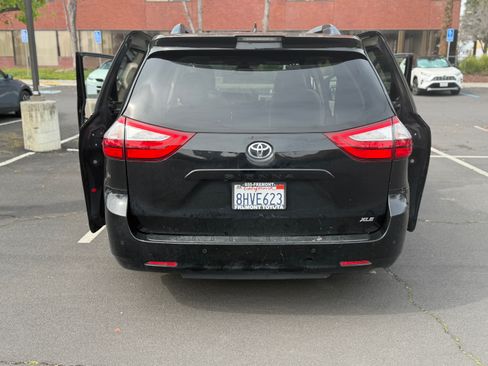 Used 2019 Toyota Sienna XLE image 26