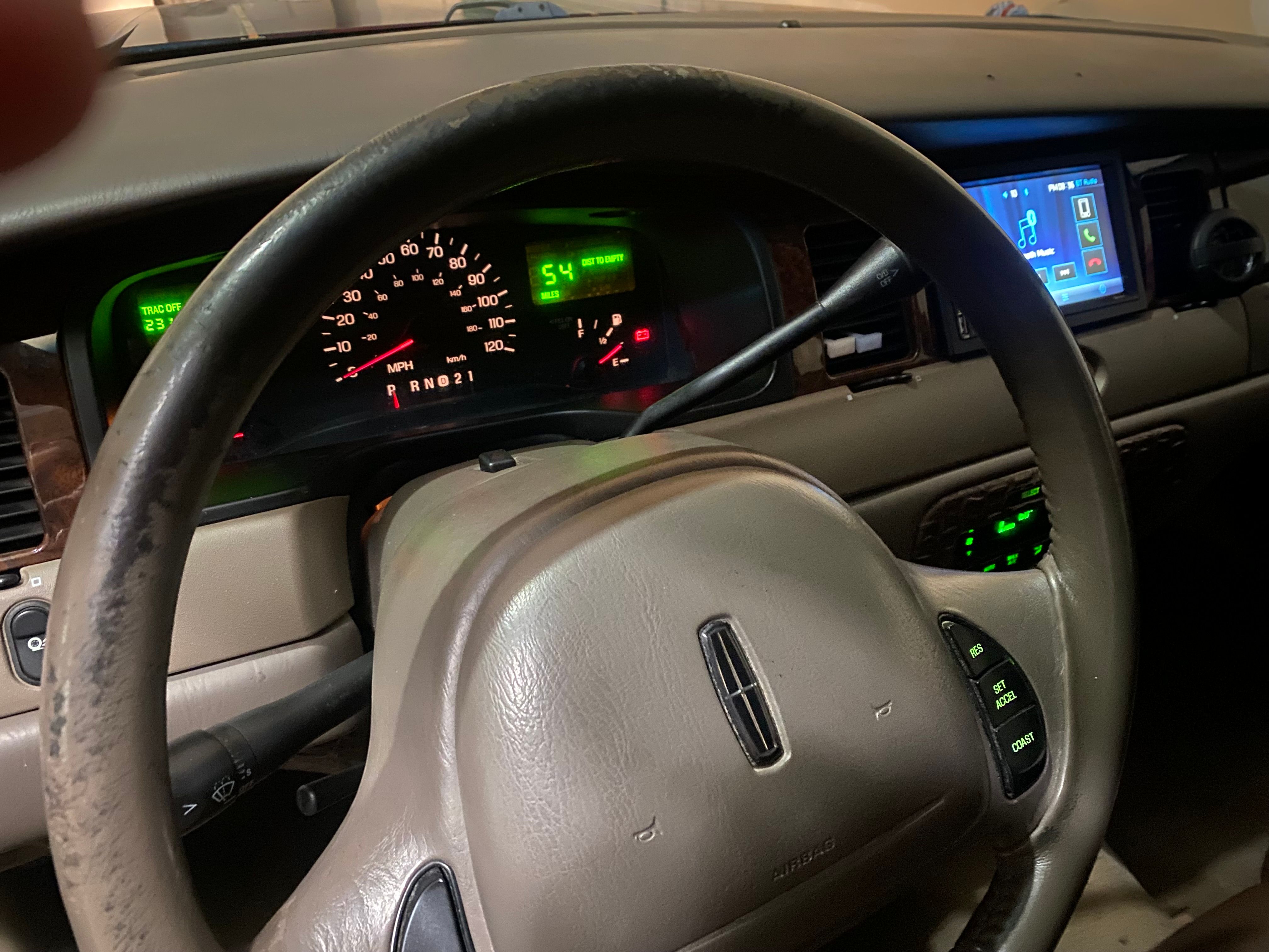 Used 1999 Lincoln Town Car Executive RWD image 4