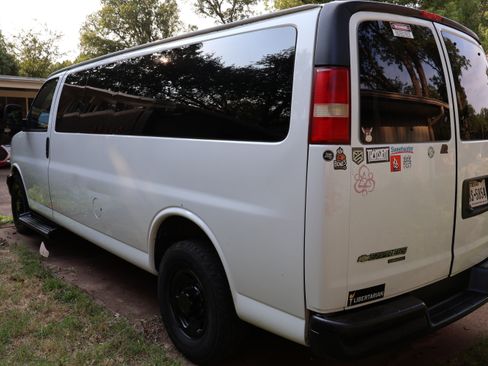 Used 2014 Chevrolet Express 3500 LT w/ LT Preferred Equipment Group image 4
