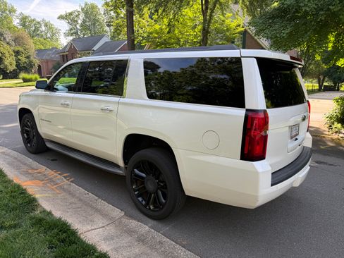 Used 2016 Chevrolet Suburban LT image 6