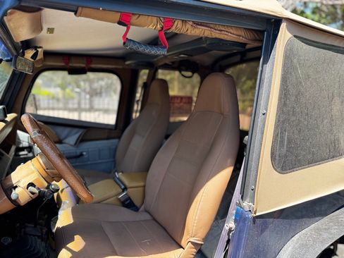 Used 1993 Jeep Wrangler 4WD image 9