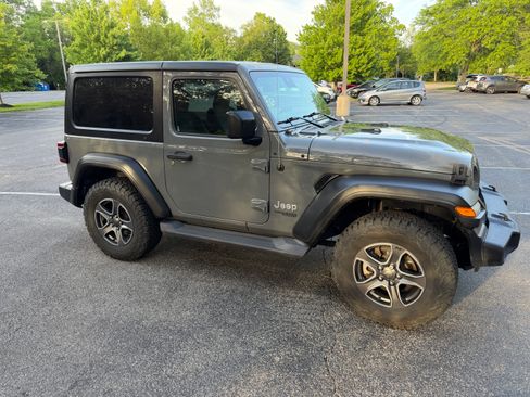 Used 2019 Jeep Wrangler Sport AWD/4WD image 4