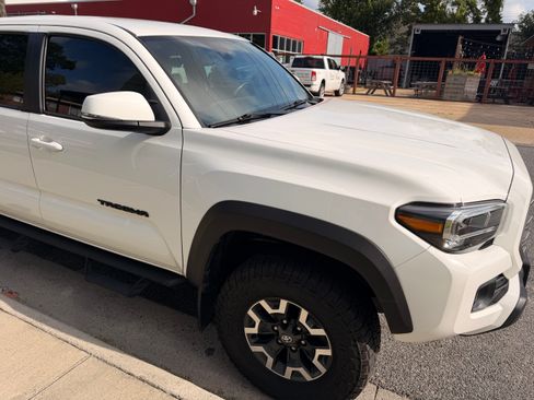 Used 2022 Toyota Tacoma TRD Off-Road w/ Technology Package AWD/4WD image 8