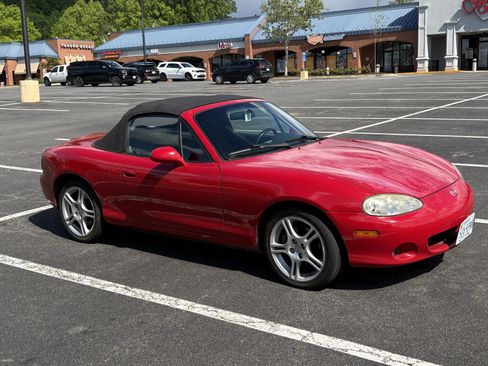 Used 2005 MAZDA MX-5 Miata w/ Convenience Pkg image 8