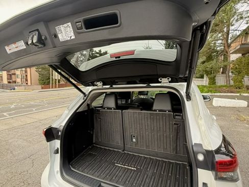 Used 2023 Toyota Highlander Platinum image 16