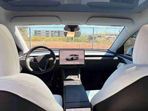 Used 2026 Tesla Model Y Long Range RWD image 21
