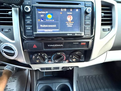 Used 2015 Toyota Tacoma 4x4 Double Cab w/ TRD Sport Package image 17