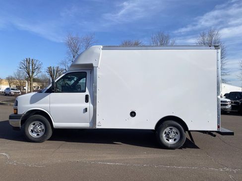 Used 2021 Chevrolet Express 3500 w/ Power Convenience Package image 2
