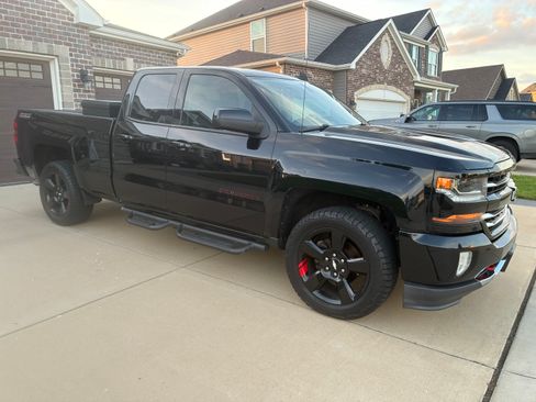 Used 2017 Chevrolet Silverado 1500 LT w/ Redline Edition AWD/4WD image 5
