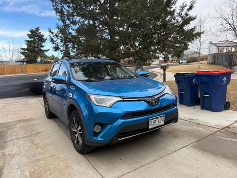 Used 2017 Toyota RAV4 XLE image 1