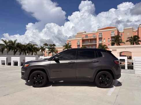 Used 2020 Jeep Compass Latitude image 5