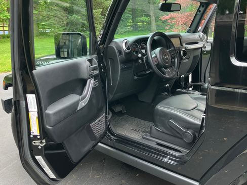Used 2014 Jeep Wrangler Rubicon w/ Power Convenience Group AWD/4WD image 13