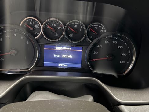 Used 2024 Chevrolet Suburban LS image 9