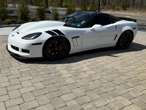 Used 2013 Chevrolet Corvette Grand Sport w/ 2LT Preferred Equipment Group RWD image 2
