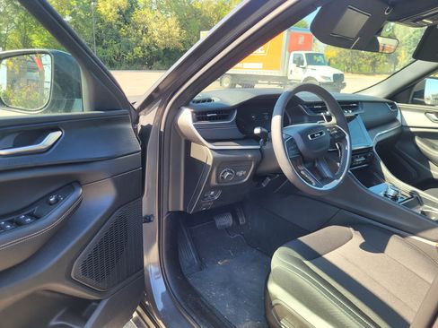 Used 2025 Jeep Grand Cherokee Laredo w/ Trailer Tow Package image 21