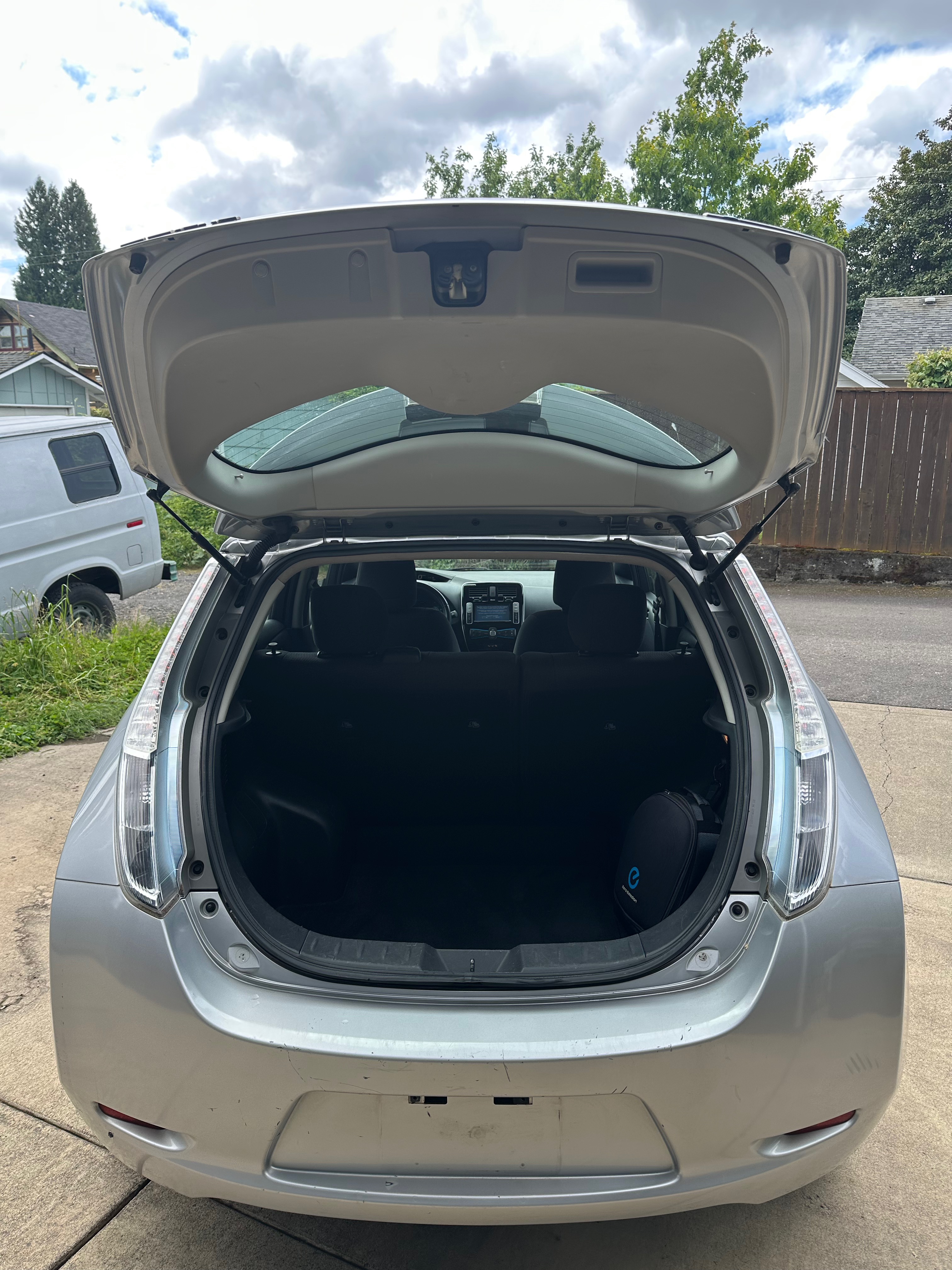 Used 2013 Nissan Leaf SV w/ LED & Quick Charge Pkg FWD image 11
