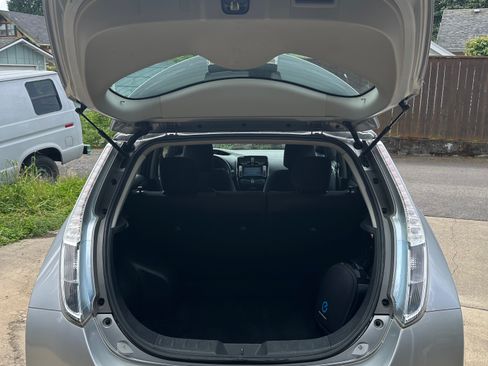 Used 2013 Nissan Leaf SV w/ LED & Quick Charge Pkg FWD image 11