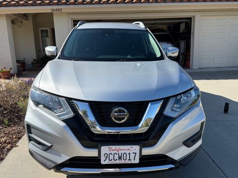 Used 2020 Nissan Rogue SV FWD image 2