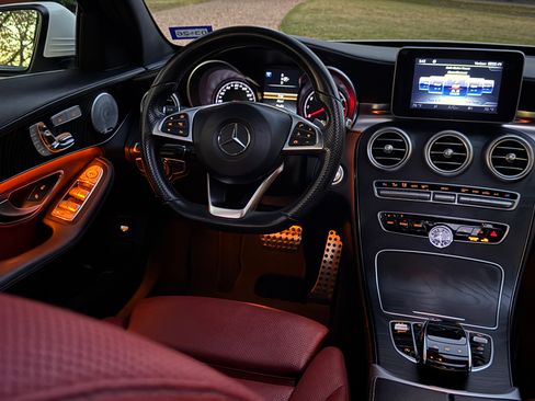 Used 2015 Mercedes-Benz C 300 Sedan image 2