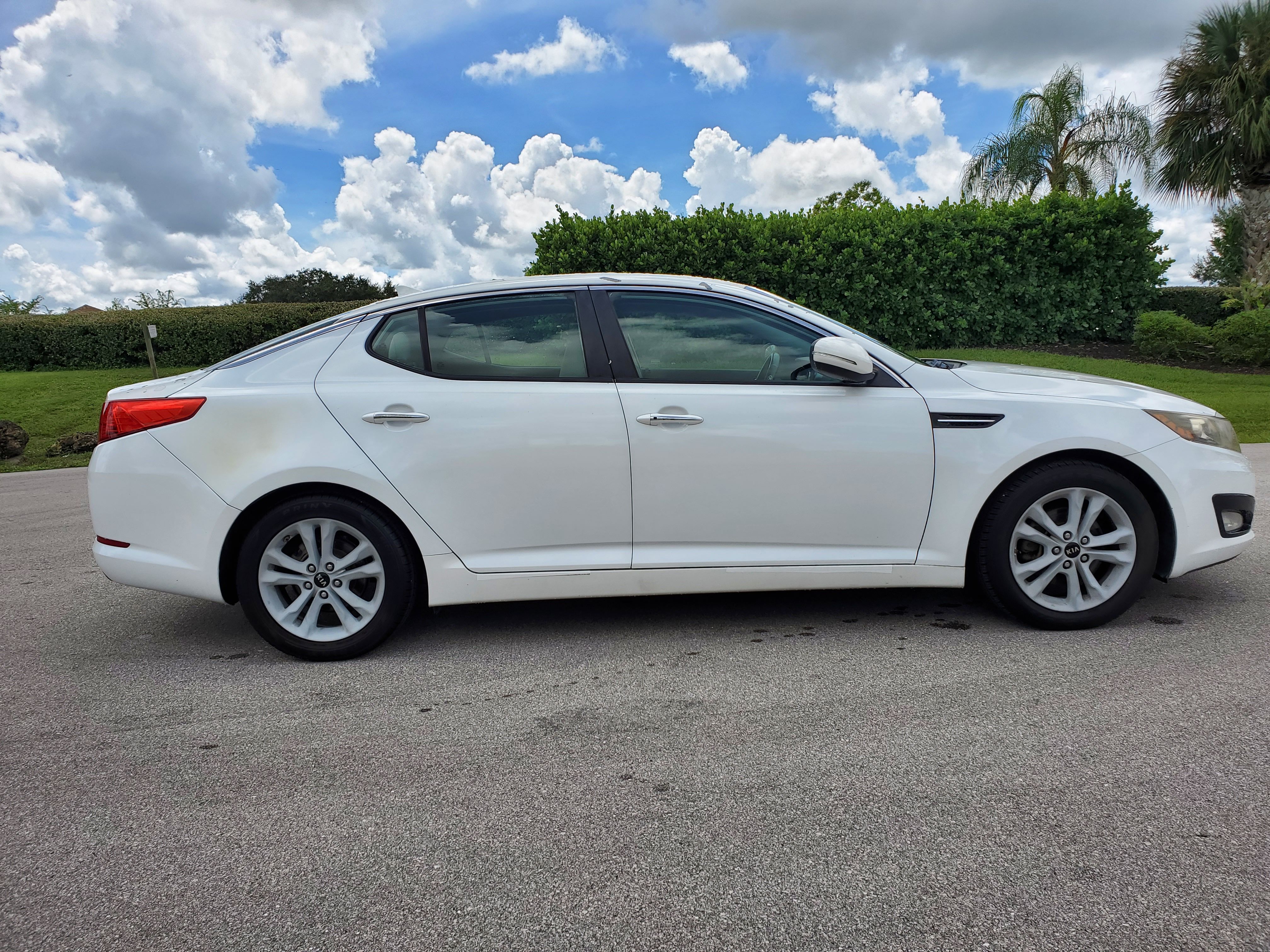Used 2012 Kia Optima EX FWD image 16