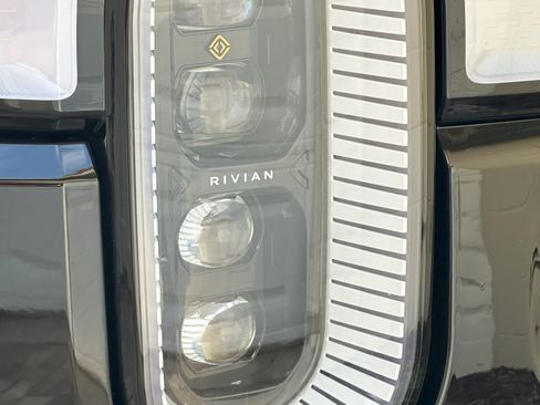 Used 2023 Rivian R1S Adventure image 8