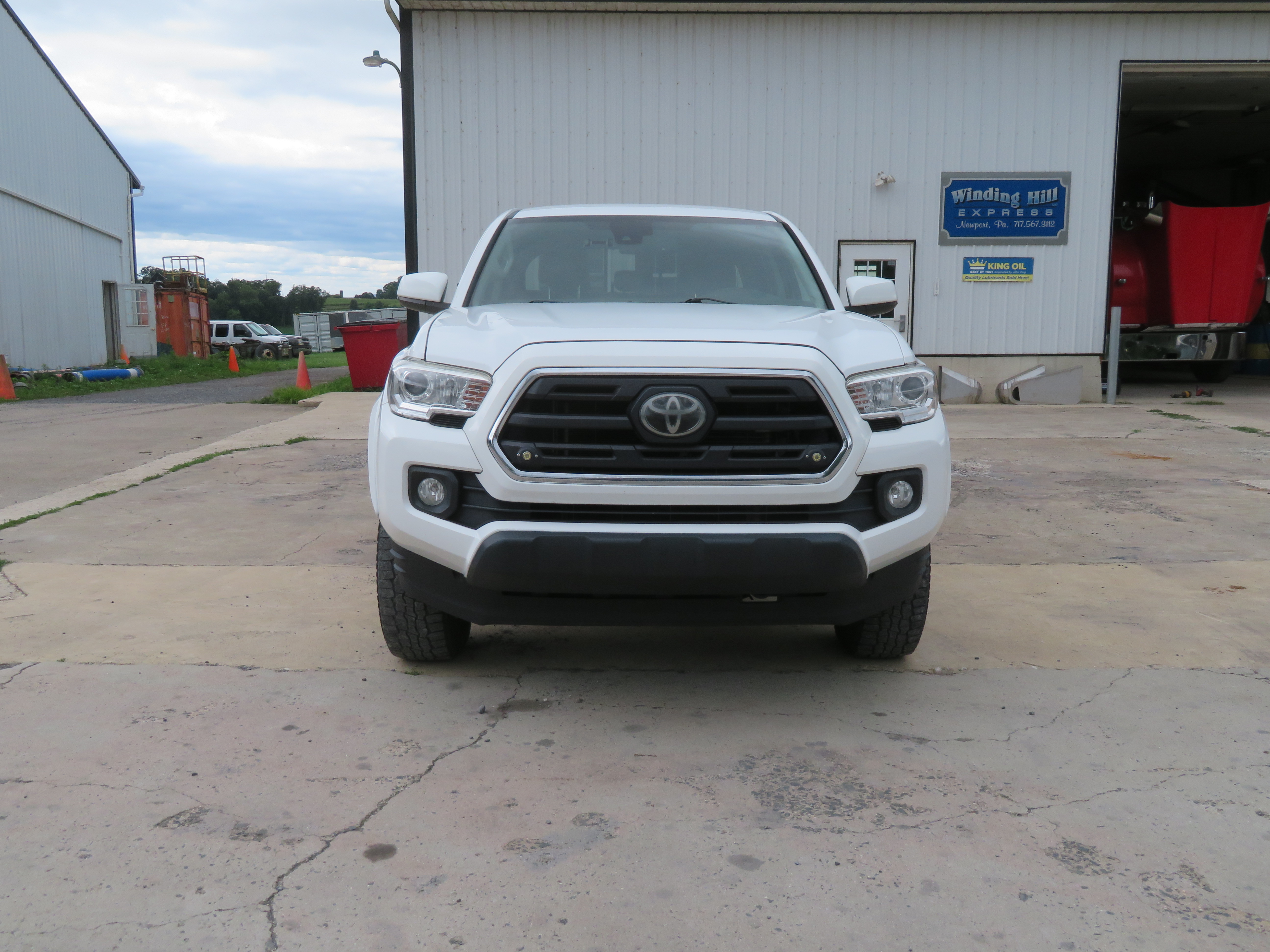 Used 2019 Toyota Tacoma SR5 AWD/4WD image 2