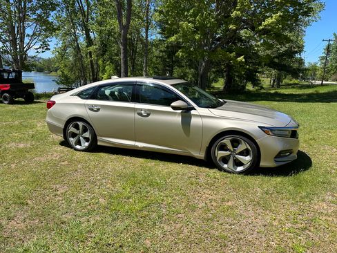 Used 2018 Honda Accord Touring image 4