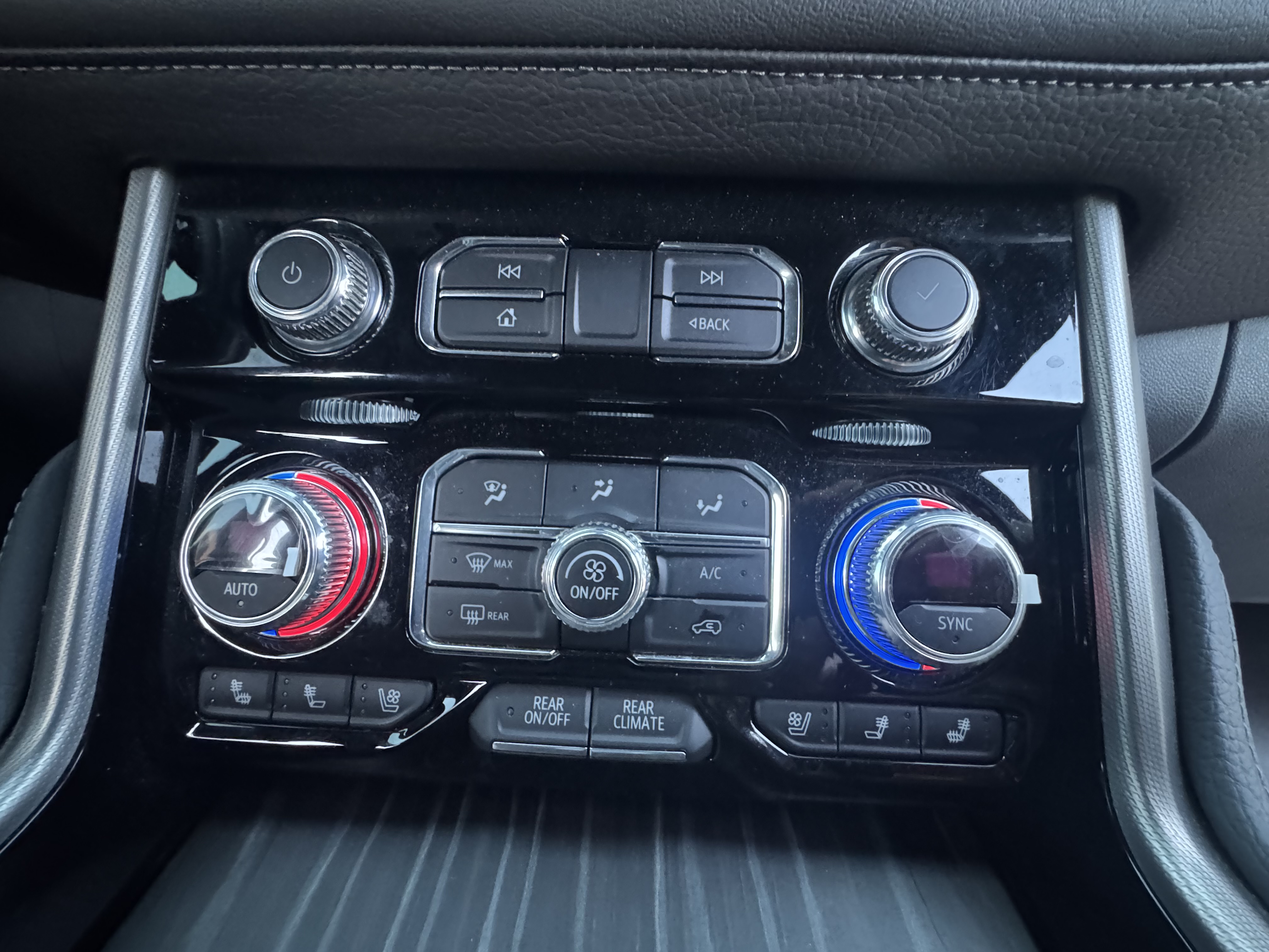 Used 2022 GMC Yukon Denali AWD/4WD image 24