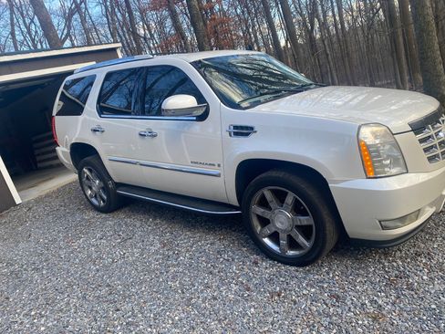 Used 2008 Cadillac Escalade AWD image 2