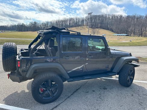 Used 2013 Jeep Wrangler Unlimited Sport image 11
