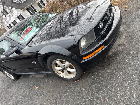 Used 2007 Ford Mustang Premium image 2