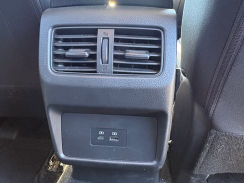 Used 2023 Nissan Rogue SV FWD image 8