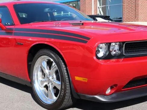 Used 2012 Dodge Challenger R/T image 5